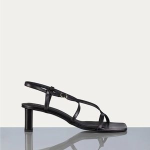 FRAME Le Braxton Sandal in Noir